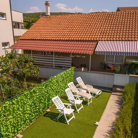 Kuca Zdenka * Tribalj